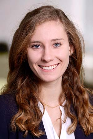 Porträtfoto Lara Übele, Assistenz Klinikleitung Winnenden