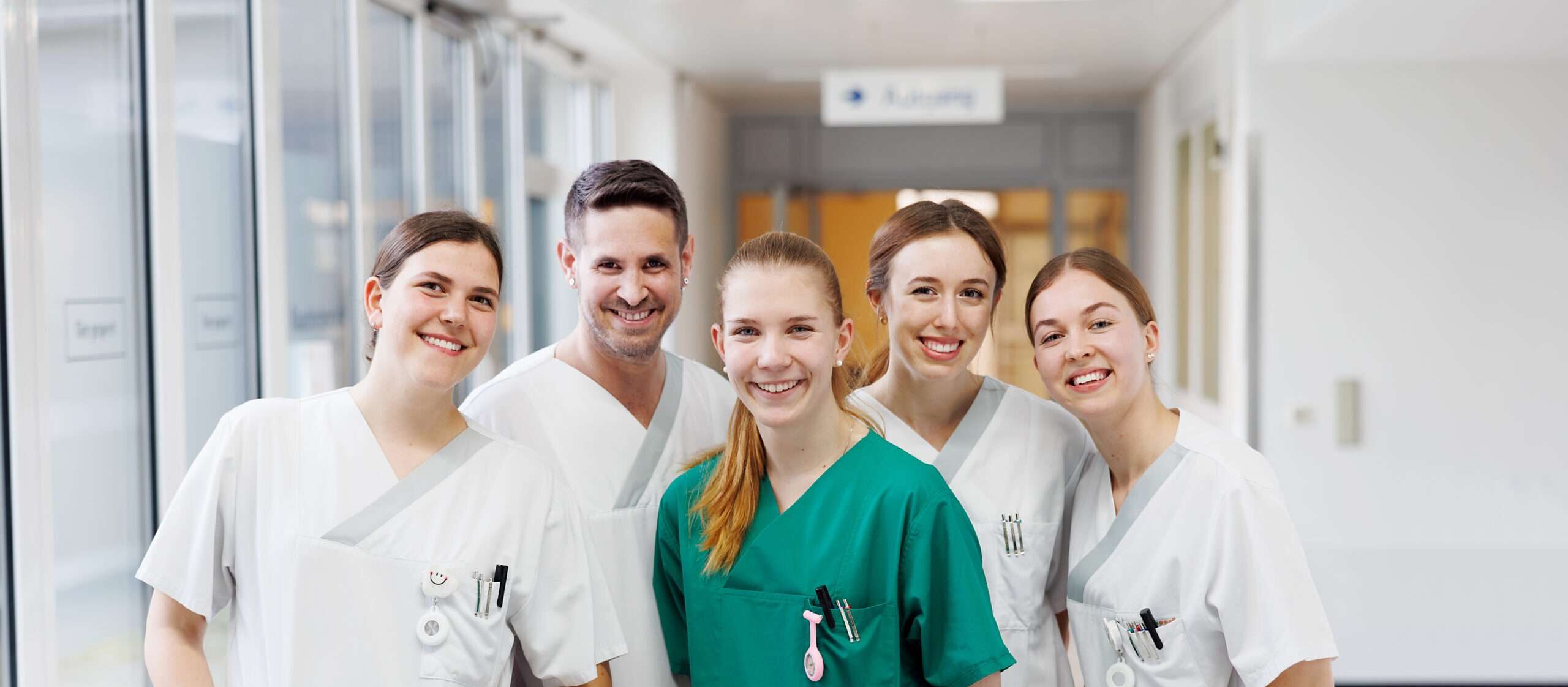 Gruppenbild Azubis Pflege